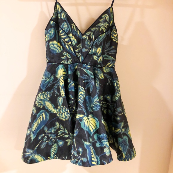 Tropical floral mini dress - Picture 2 of 3